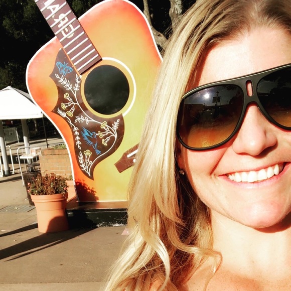 Meet your Posher, Danielle - Picture 1 of 1